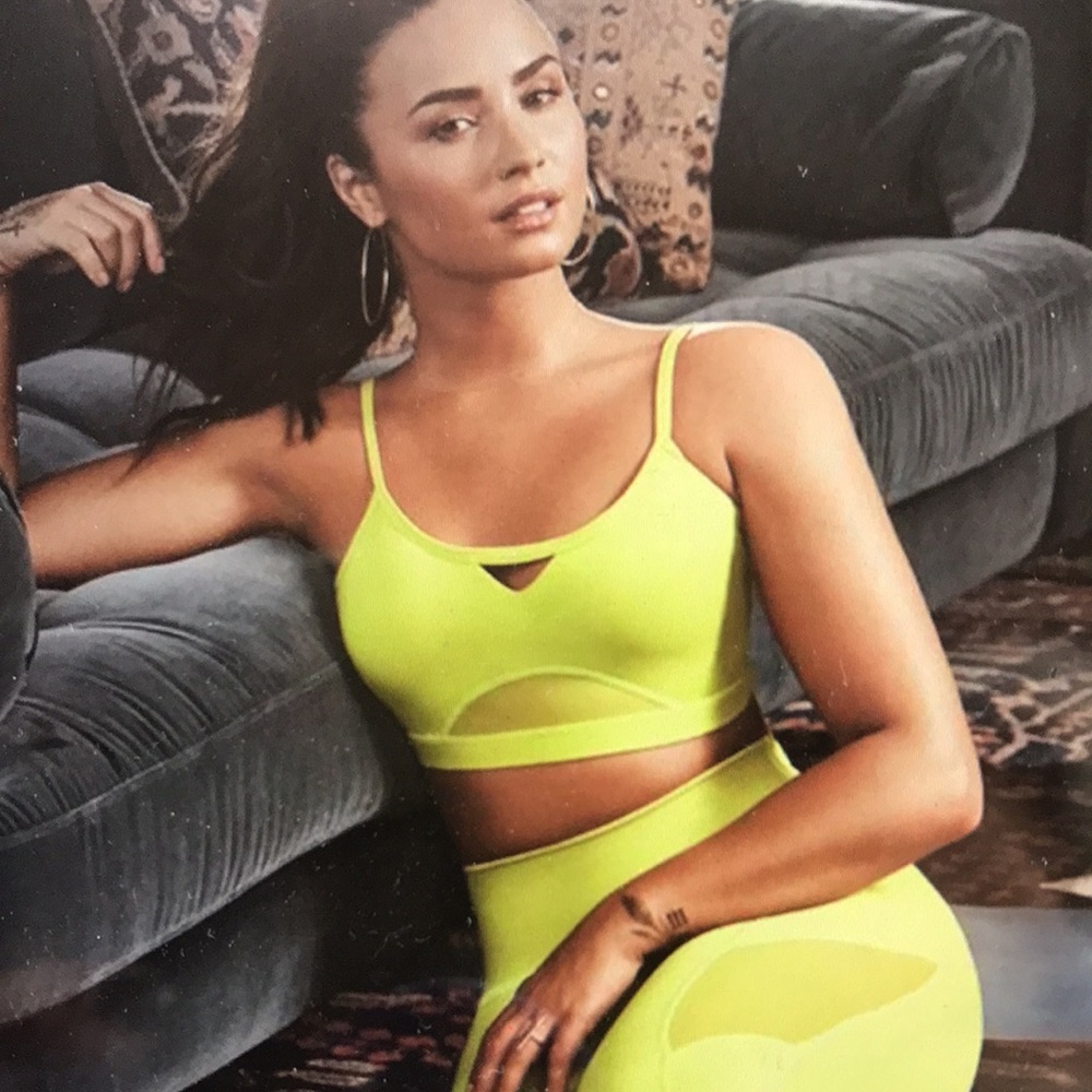 Fabletics  Demi Lovato SPORTS BRA wireless bright yellow-green XS EUC